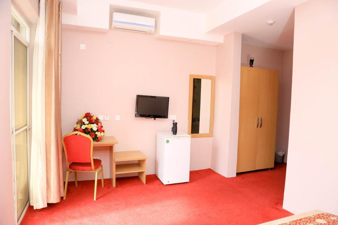 Hotel 7 Seasons Ентебе Екстериор снимка