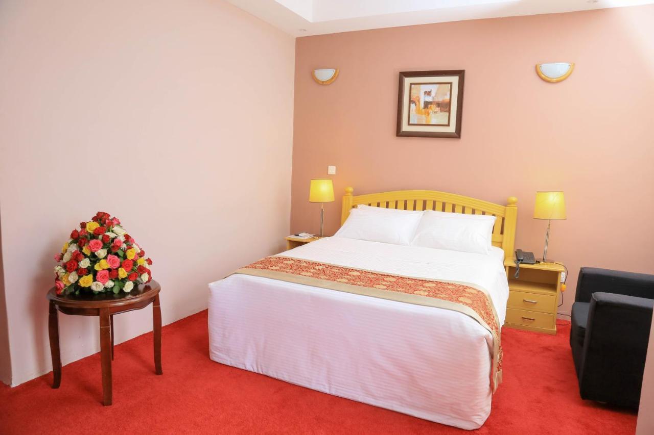 Hotel 7 Seasons Ентебе Екстериор снимка